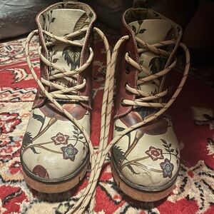 Floral Lace-Up Boots - Cream and Brown
